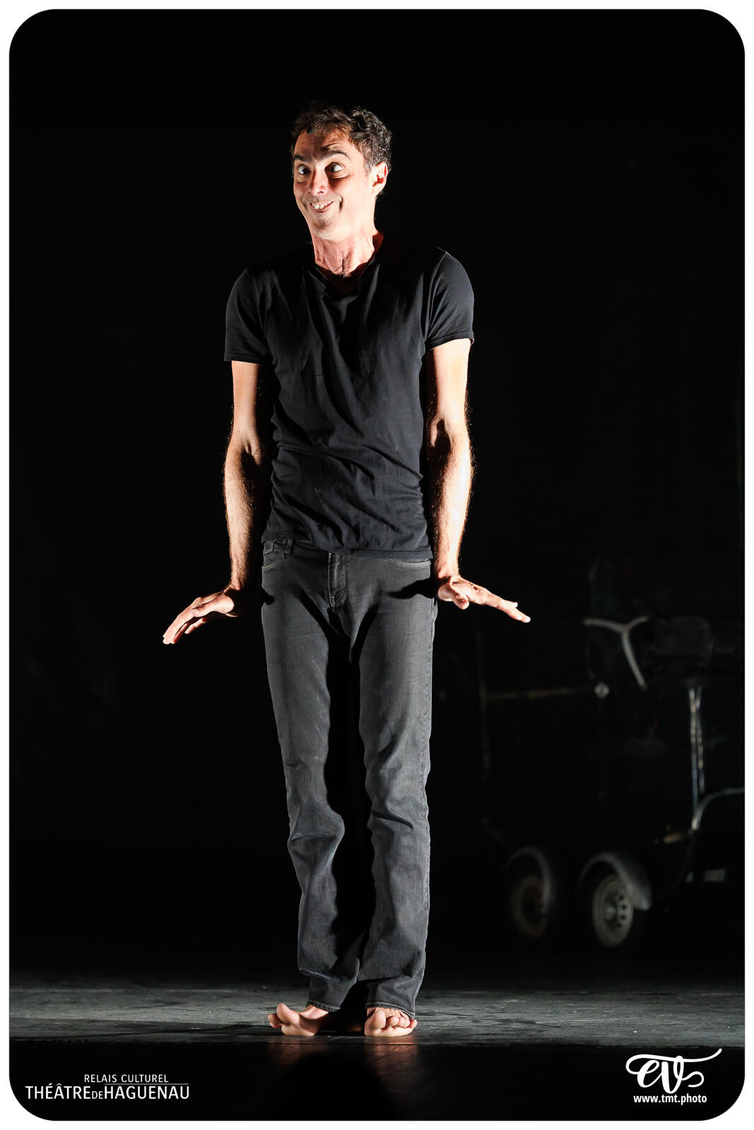 TROP PRÈS DU MUR (TYPHUS BRONX)